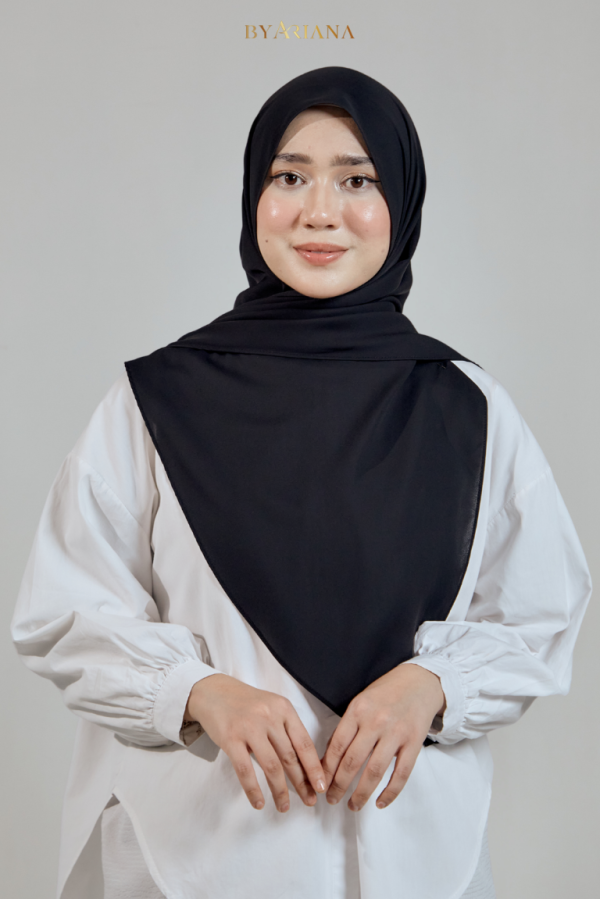 Natalya Shawl in Black