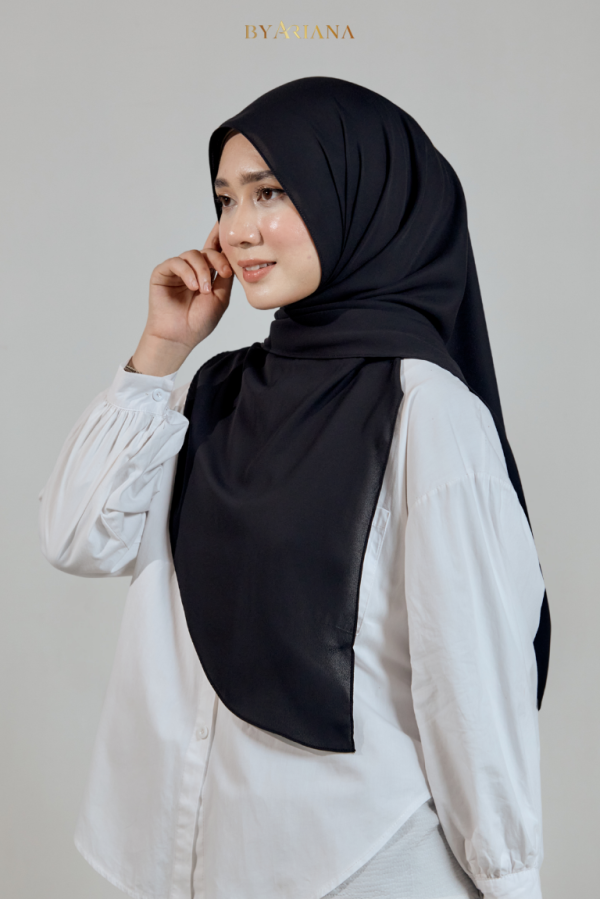 Natalya Shawl in Black
