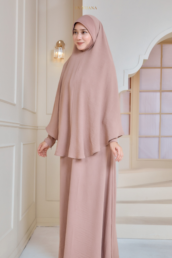 Set Jubah Arissa & Ameena Mini Telekung in Mocha