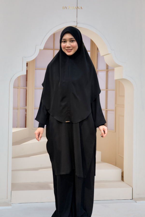 Nayla Suit in Black