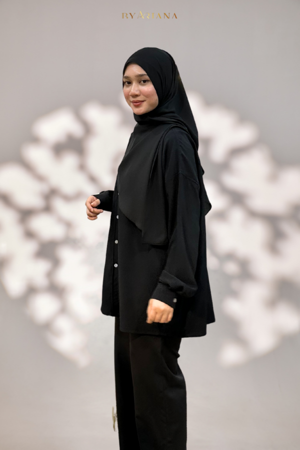 Elara Blouse in Black