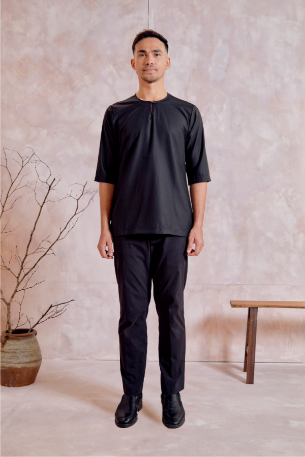 Kurta Raeef In Black