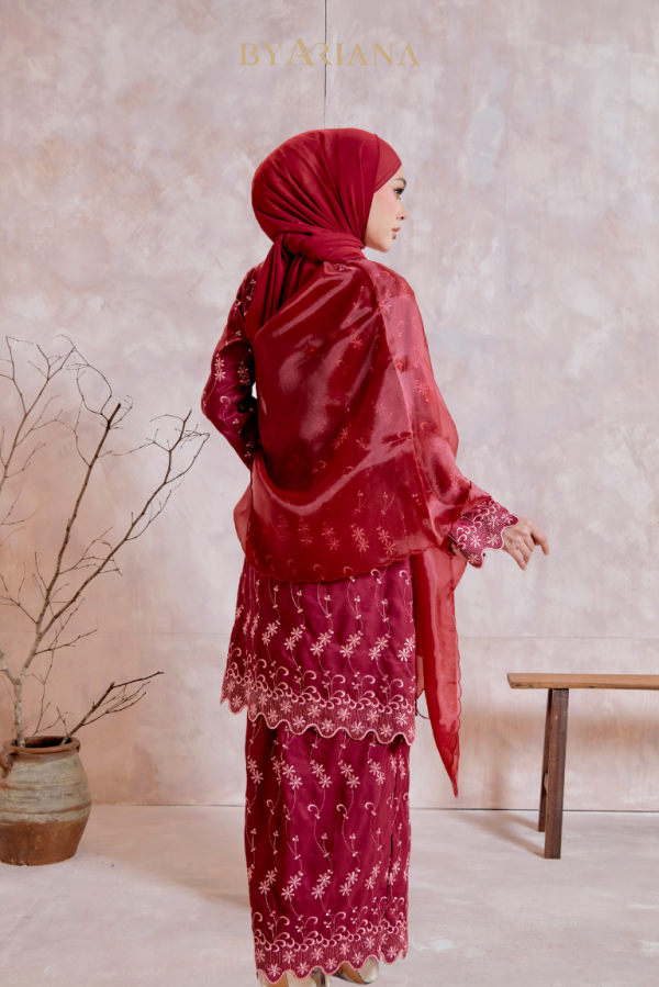 Kurung Pahang Modern Camila In Maroon
