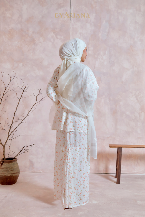 Kurung Hannah In Tulip White