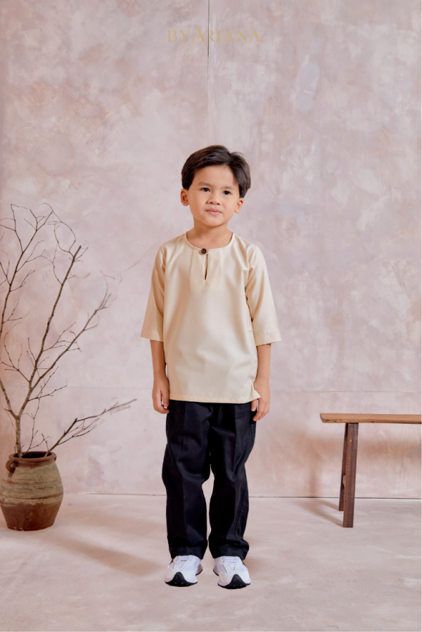 Kurta Raeef Kids In Nude