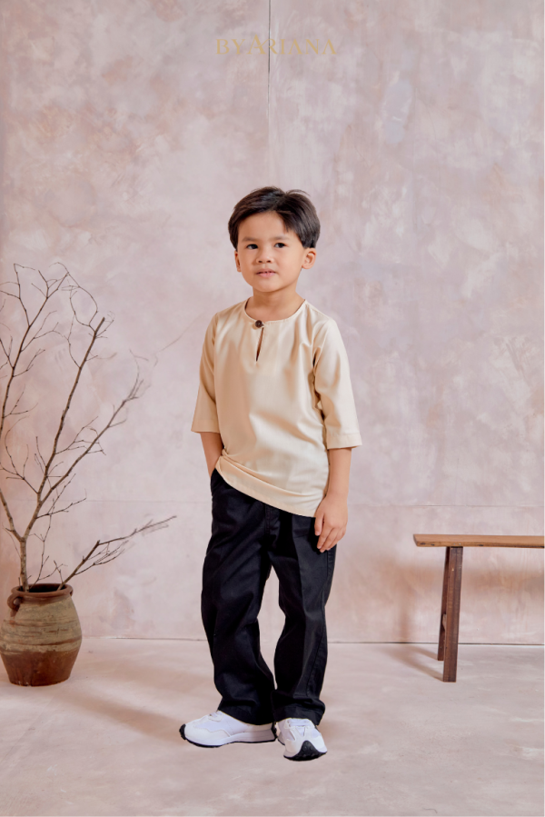 Kurta Raeef Kids In Nude