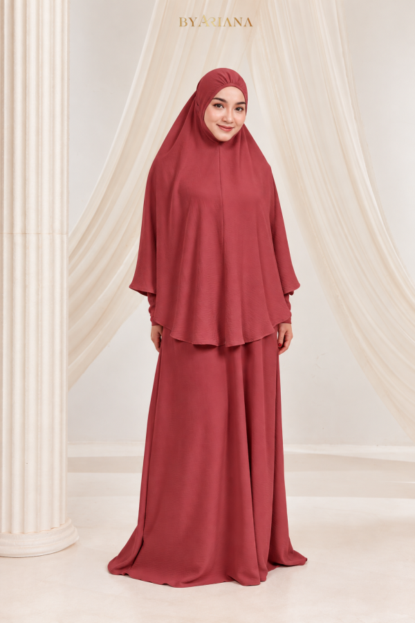 Jubah Arissa In Maroon (Without Mini Telekung)